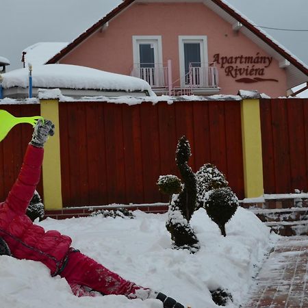 Vila Deluxe&Apartmány Riviéra Liptov Bešeňová Esterno foto