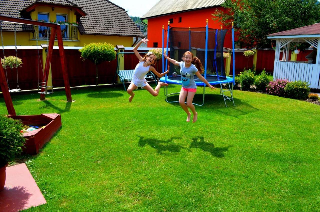 Vila Deluxe&Apartmány Riviéra Liptov Bešeňová Esterno foto