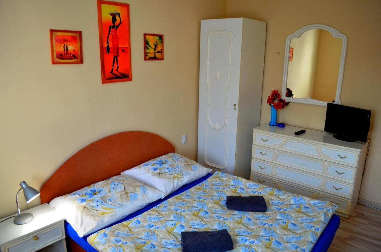 Vila Deluxe&Apartmány Riviéra Liptov Bešeňová Esterno foto