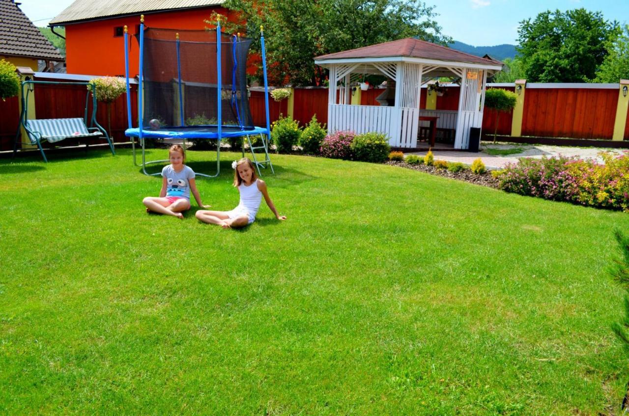 Vila Deluxe&Apartmány Riviéra Liptov Bešeňová Esterno foto