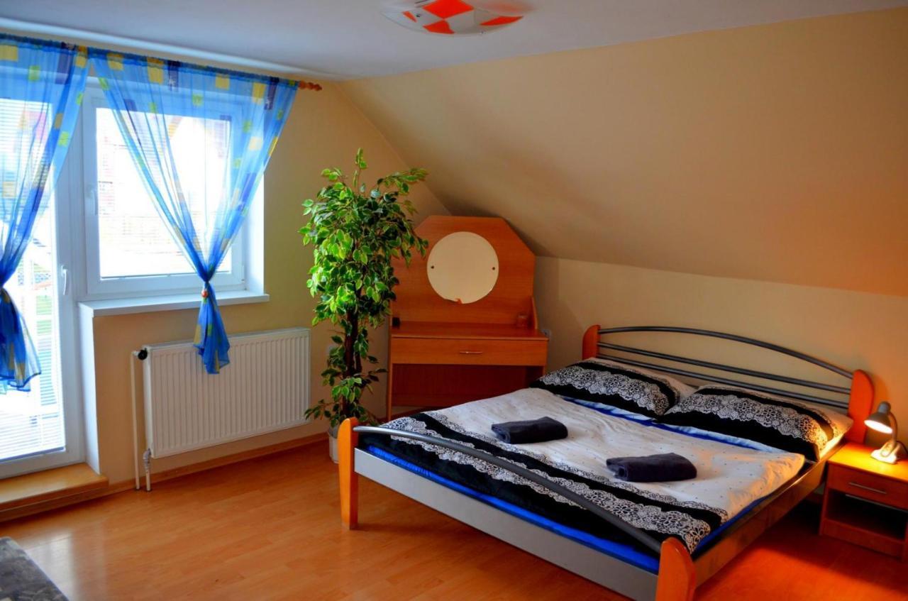 Vila Deluxe&Apartmány Riviéra Liptov Bešeňová Esterno foto