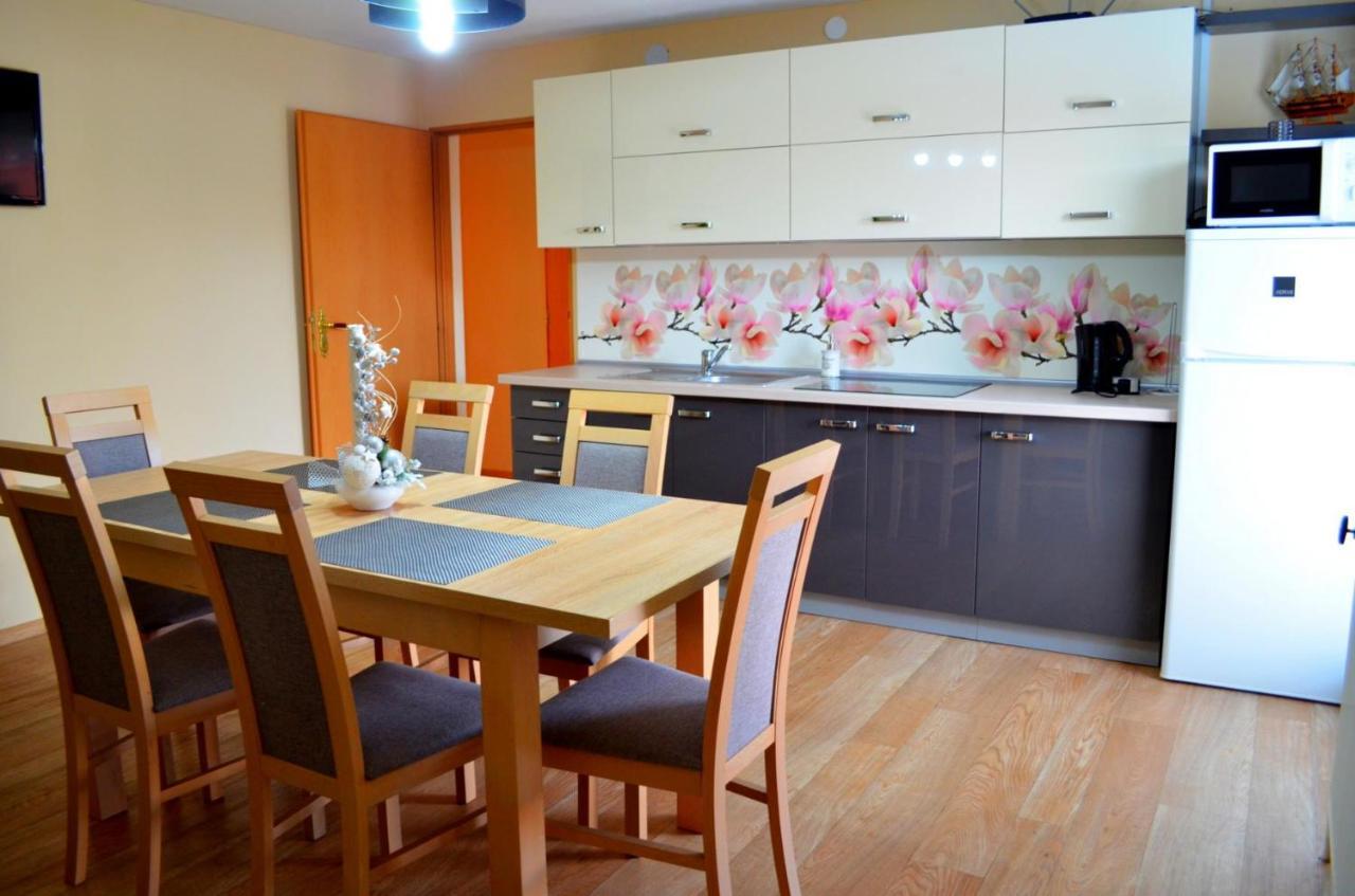 Vila Deluxe&Apartmány Riviéra Liptov Bešeňová Esterno foto
