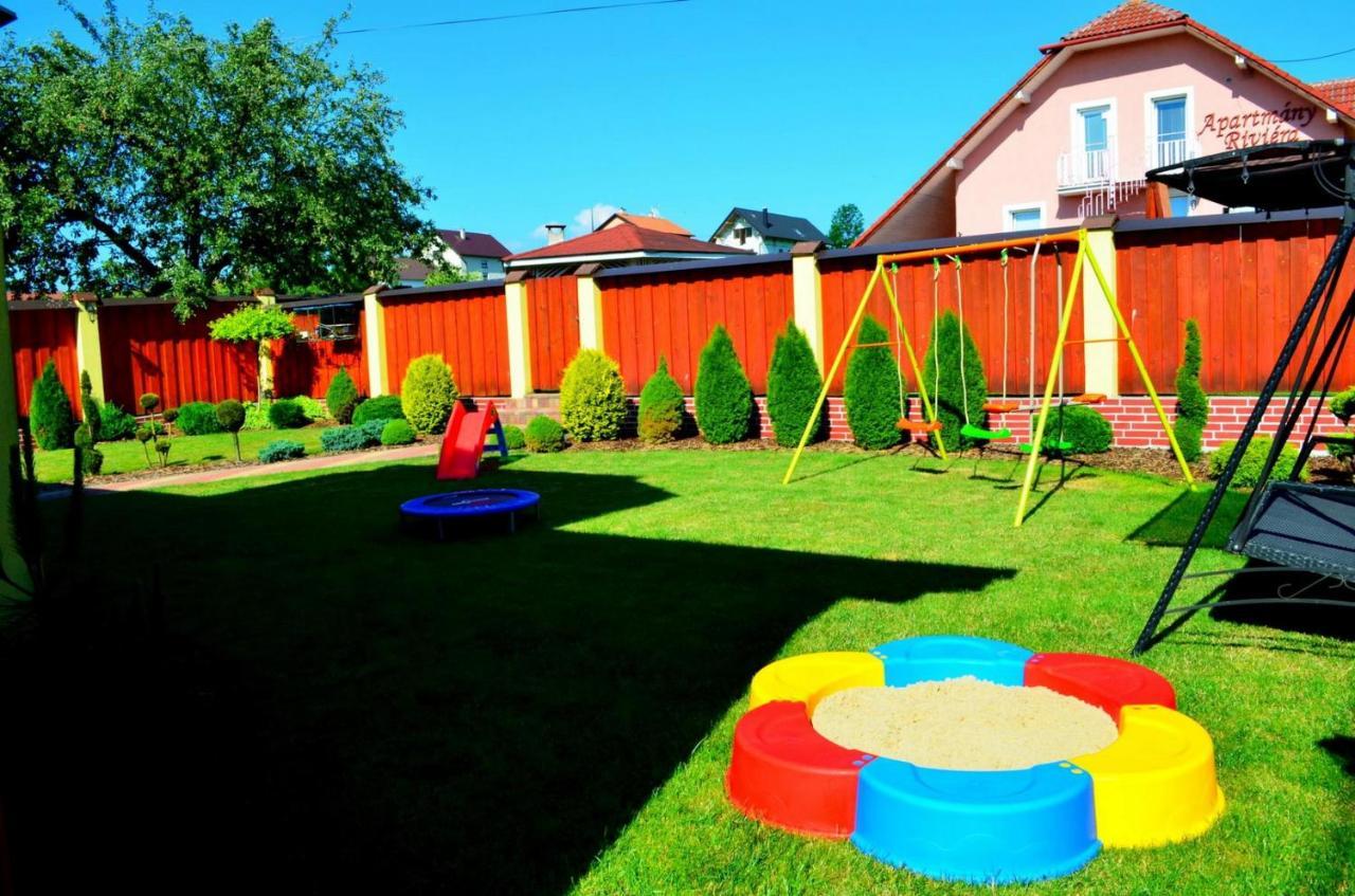 Vila Deluxe&Apartmány Riviéra Liptov Bešeňová Esterno foto