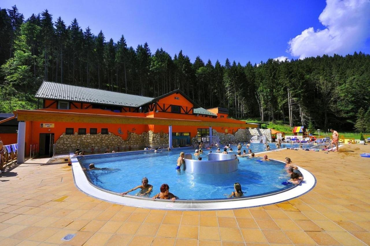 Vila Deluxe&Apartmány Riviéra Liptov Bešeňová Esterno foto