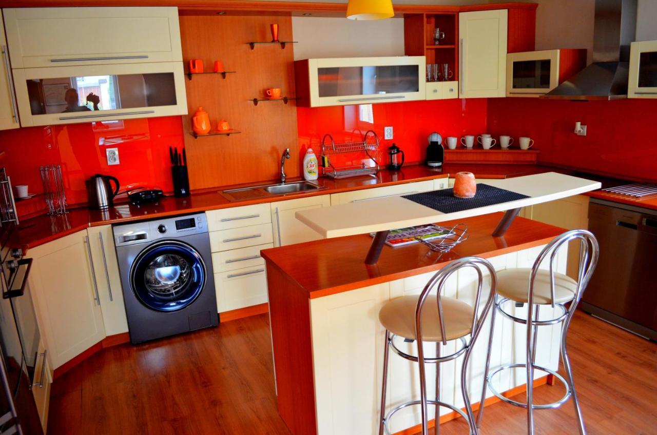 Vila Deluxe&Apartmány Riviéra Liptov Bešeňová Esterno foto