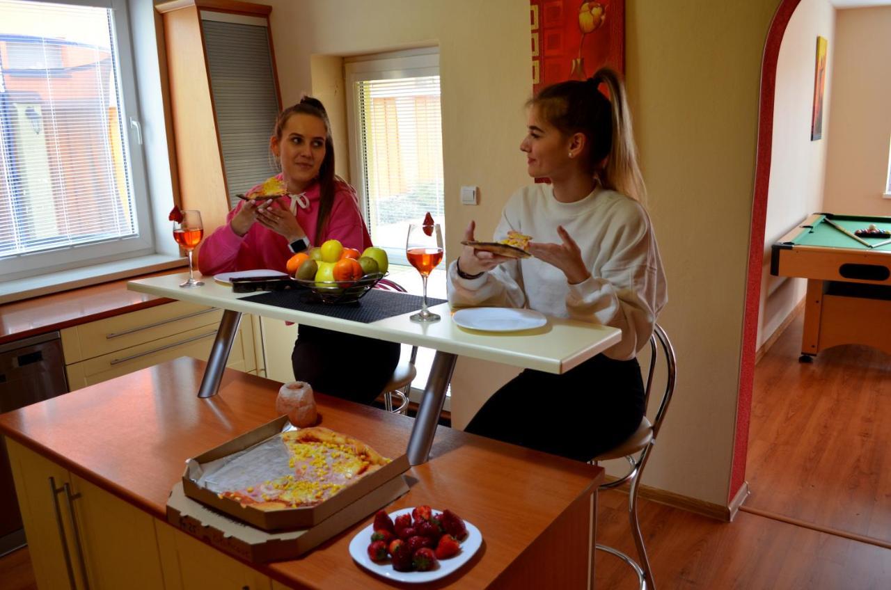 Vila Deluxe&Apartmány Riviéra Liptov Bešeňová Esterno foto