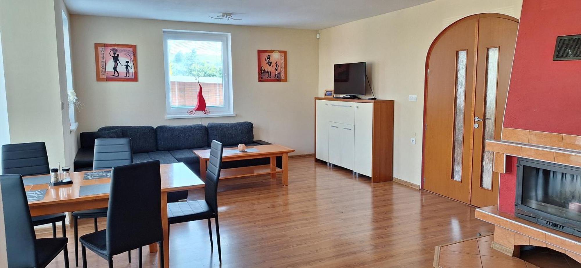 Vila Deluxe&Apartmány Riviéra Liptov Bešeňová Esterno foto