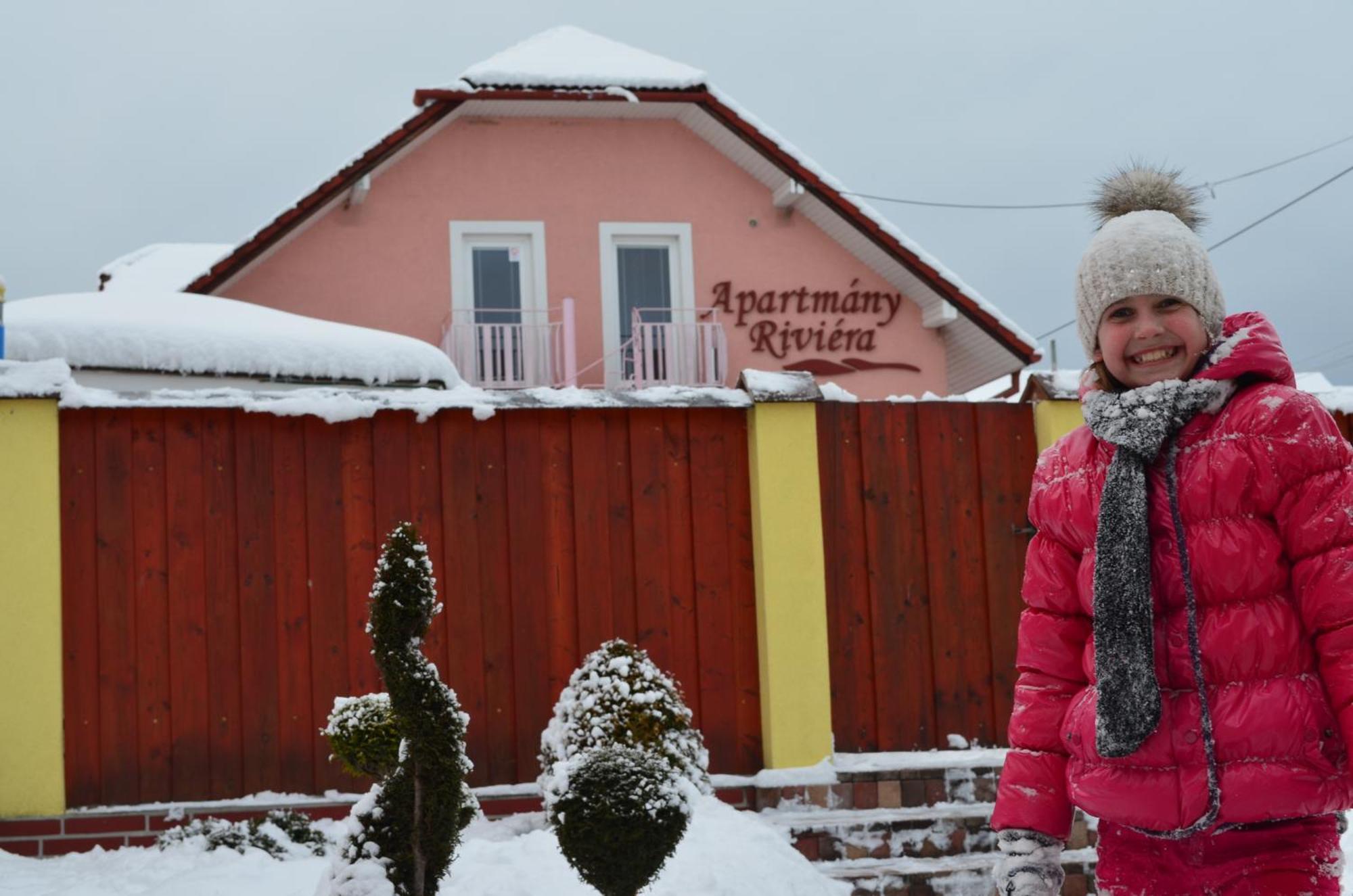Vila Deluxe&Apartmány Riviéra Liptov Bešeňová Esterno foto