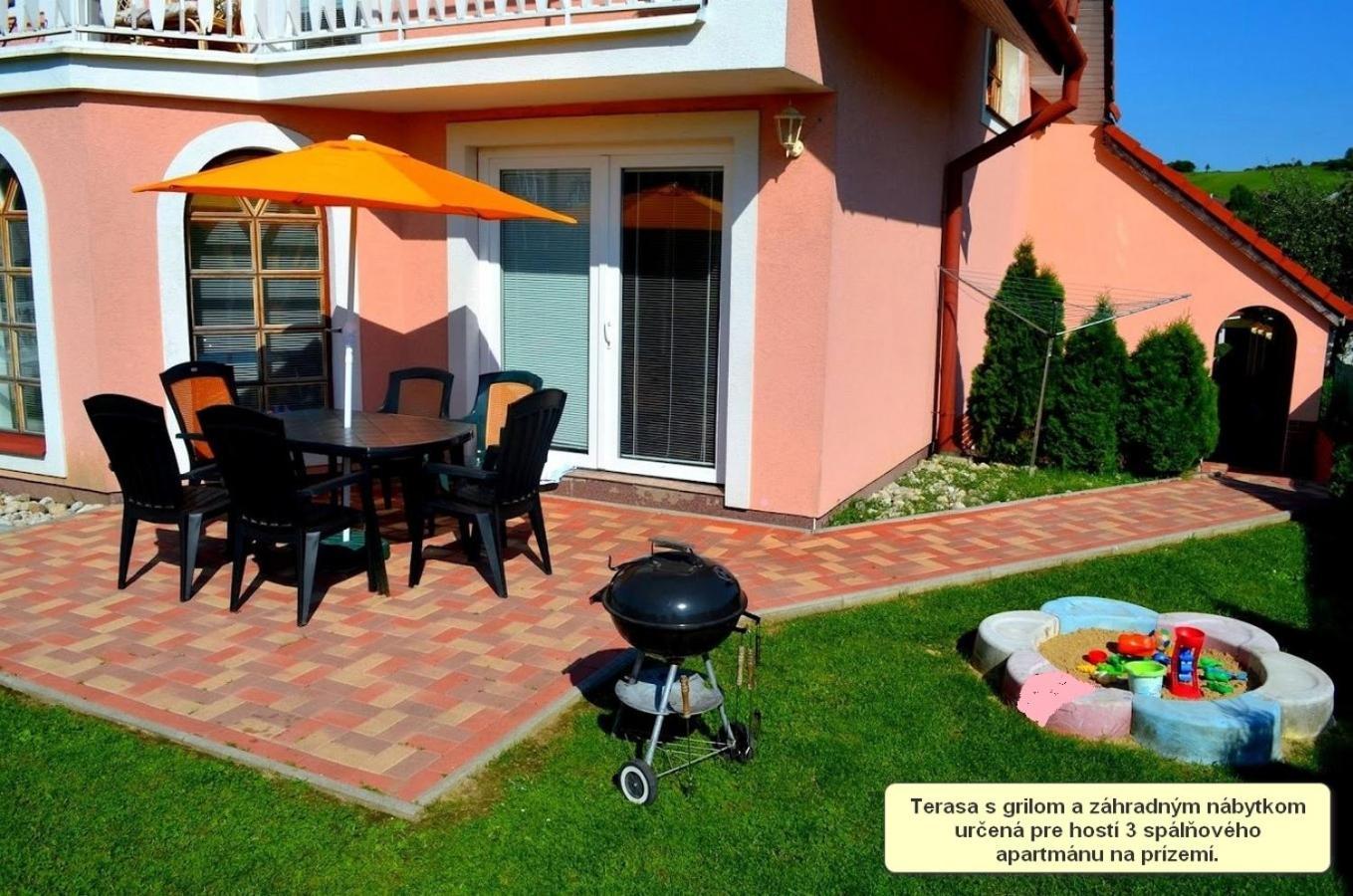 Vila Deluxe&Apartmány Riviéra Liptov Bešeňová Esterno foto