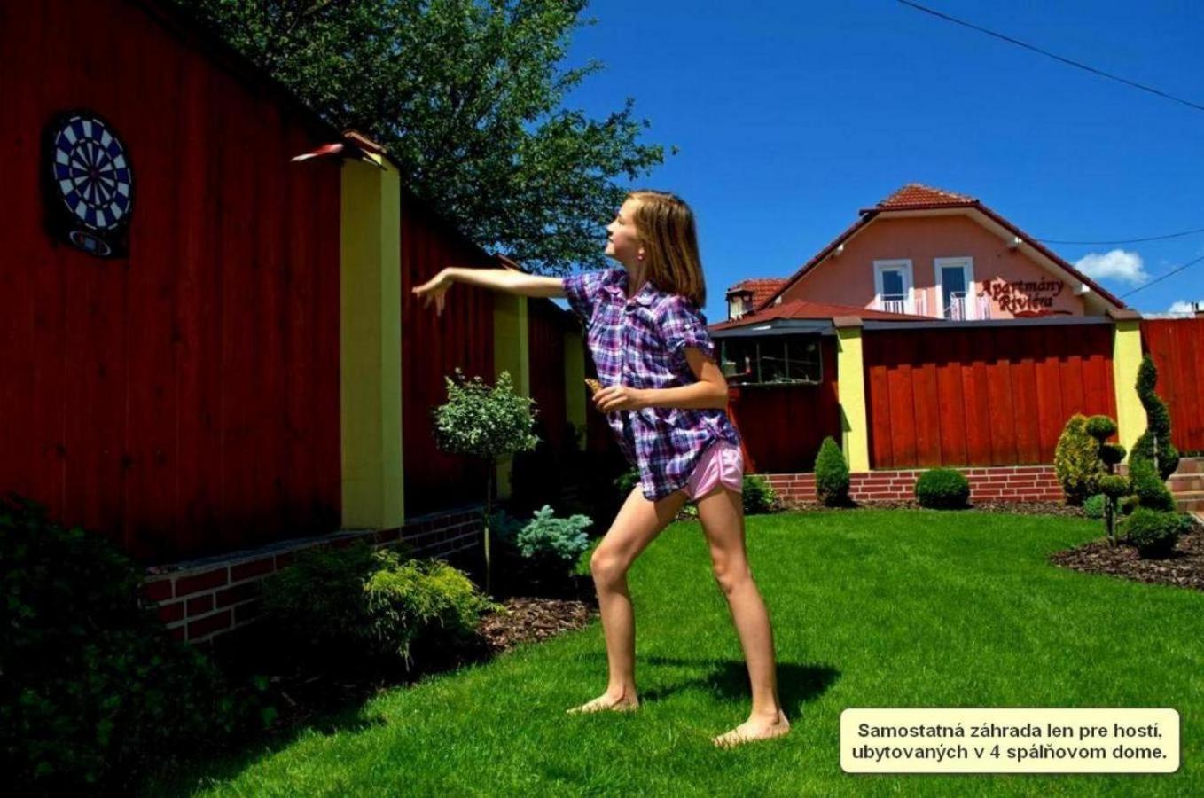 Vila Deluxe&Apartmány Riviéra Liptov Bešeňová Esterno foto