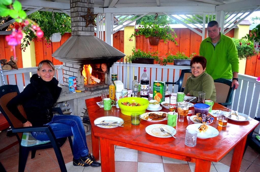 Vila Deluxe&Apartmány Riviéra Liptov Bešeňová Esterno foto