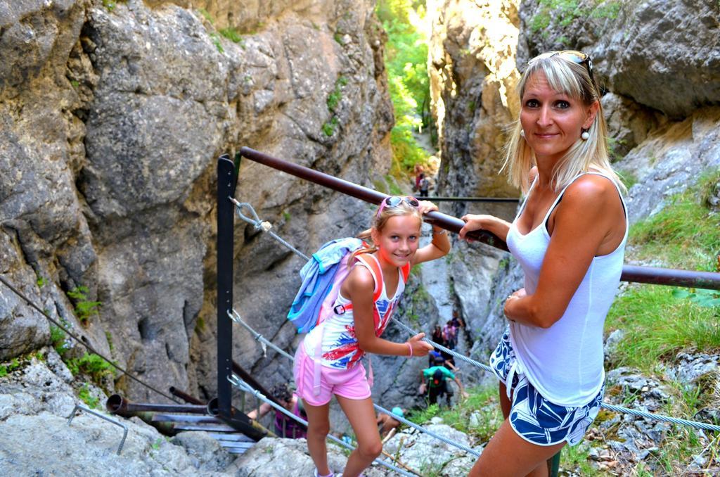 Vila Deluxe&Apartmány Riviéra Liptov Bešeňová Esterno foto